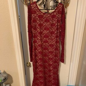 Formal lace burgundy dress, good for prom or gala